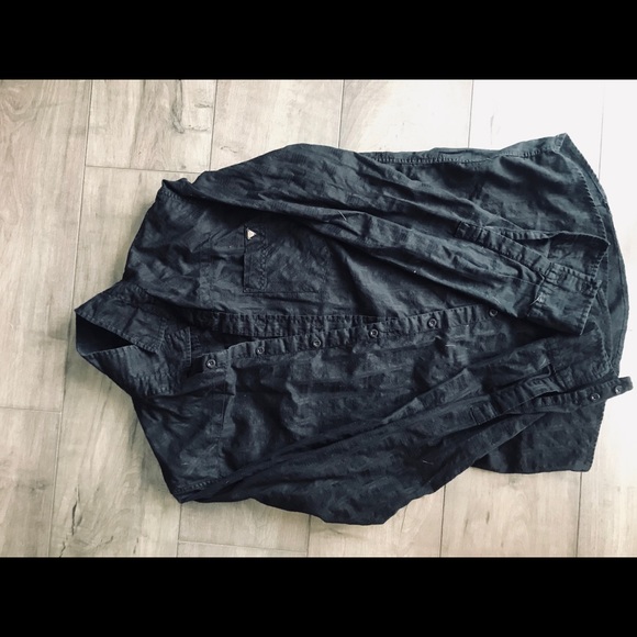 Men’s Guess Long Sleeve Button Up - Picture 2 of 3